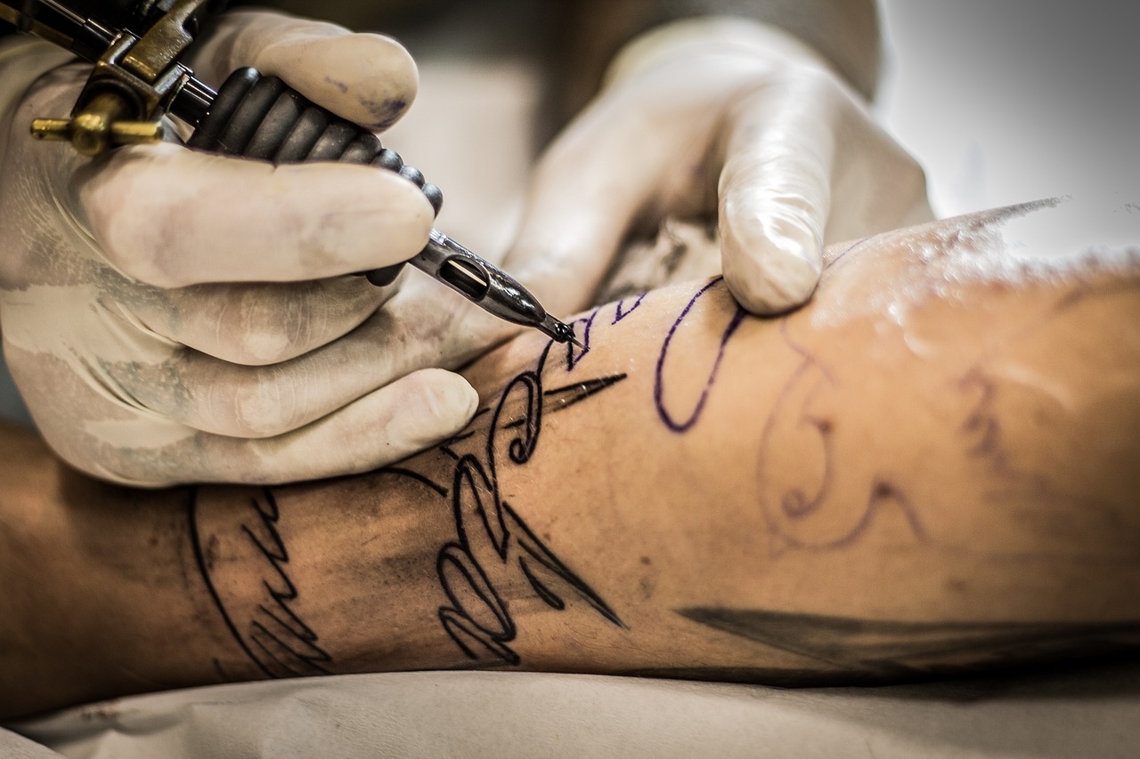 Jak przygotować się do tatuaże na żebrach?